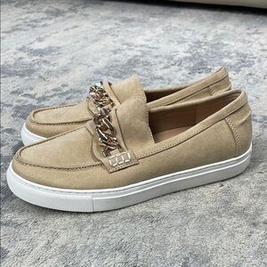 Urban Sport by J Slides Lanna Moccasin Loafer Chain Accent Tan Faux Suede 8.5